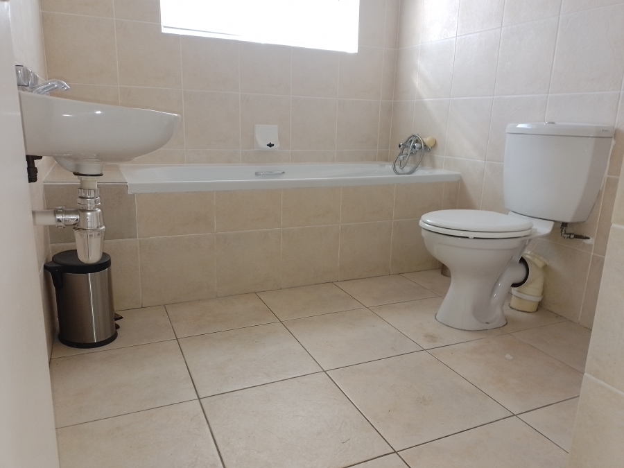 To Let 3 Bedroom Property for Rent in Eikenbosch Western Cape